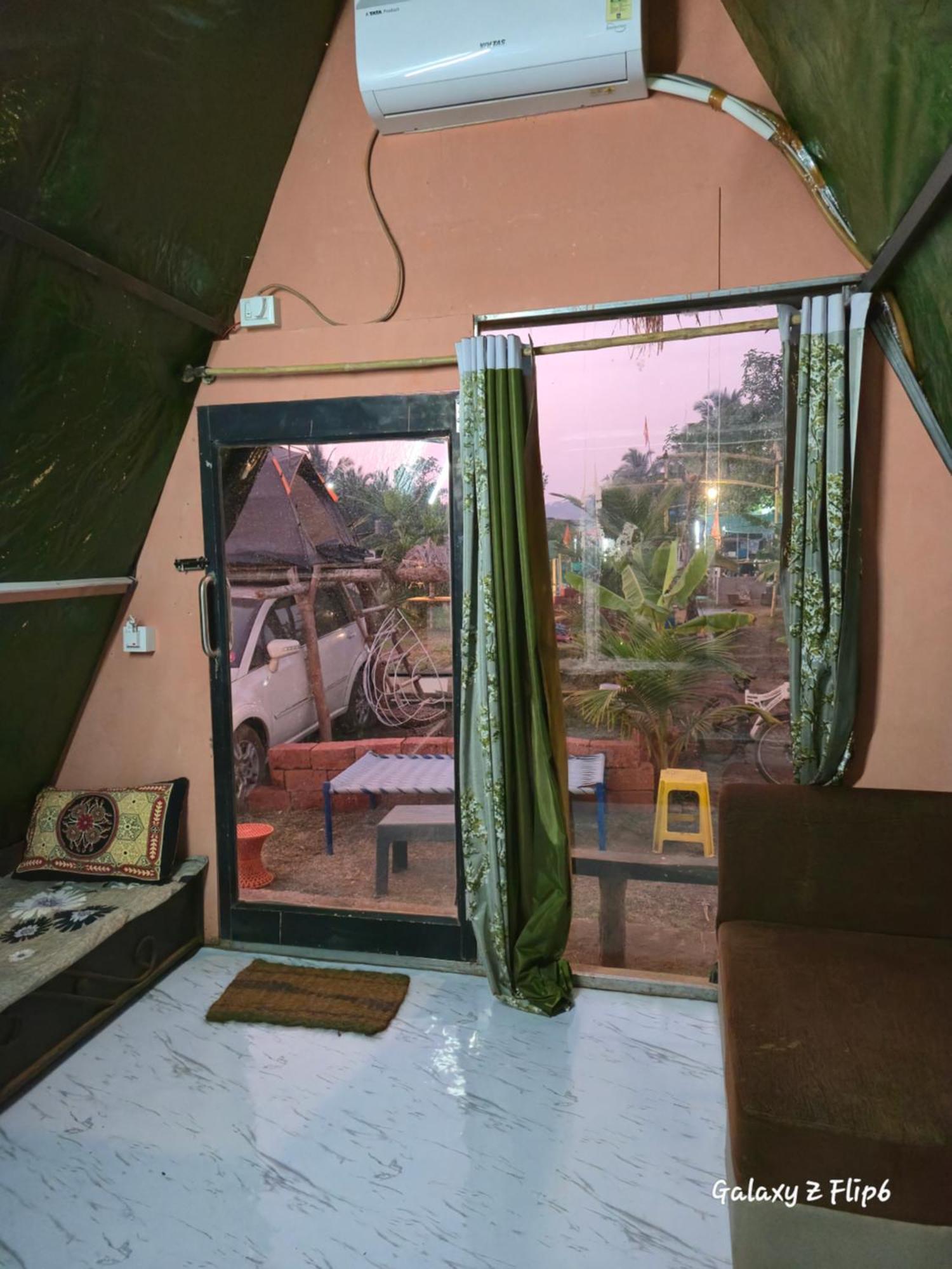 Sea Touch Beach Resort Harihareshwar Værelse billede